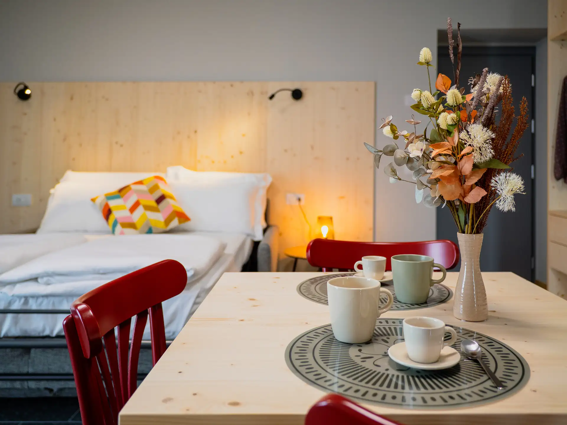 dettaglio tavolo appartamento Spazzacà 2